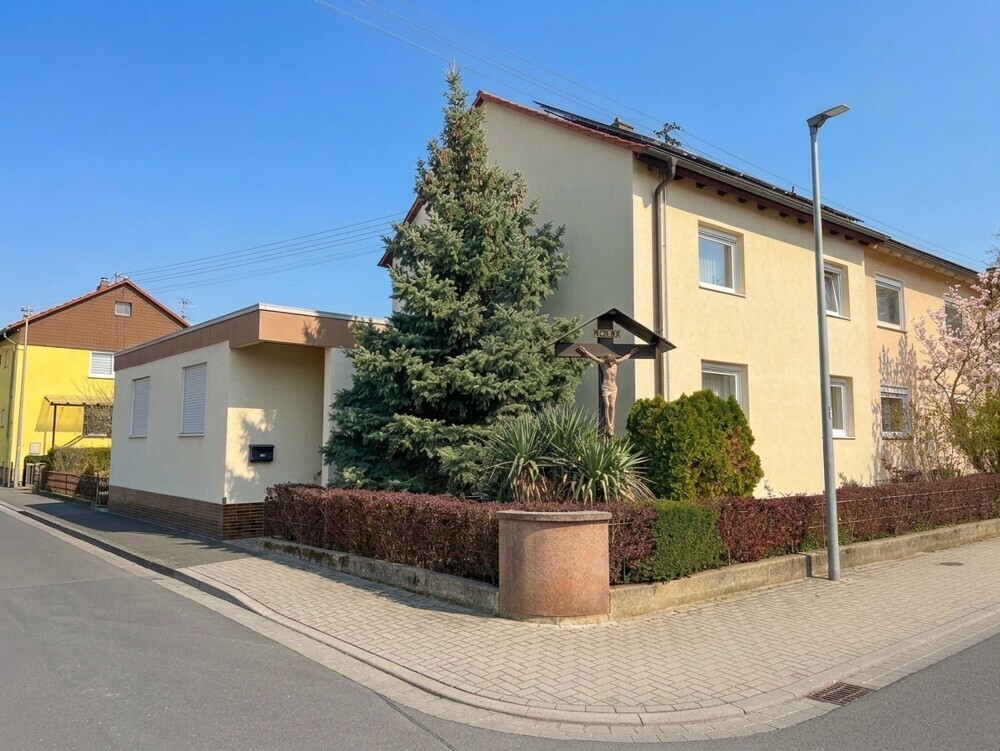 Attraktive Doppelhaushälfte mit Einliegerwohnung und guter Energieeffizienz-10252