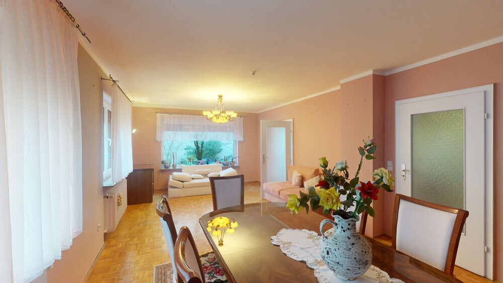 Geräumiges Einfamilienhaus mit Wintergarten, Scheune und viel Potenzial in LD-Arzheim-A1253502a