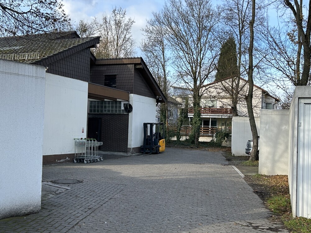 Attraktives Gewerbeanwesen mit Lagerhalle, Keller und Garagen auf 1.022 m² Grundstück zum Kauf-10233